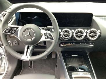Mercedes GLA 200 Progressive — photo 12