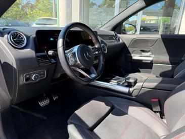 Mercedes GLA 180 Premium — photo 9