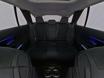 Mercedes Classe C 300 Night Edition — photo 9