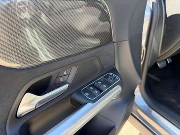Mercedes GLA 180 Premium — photo 10