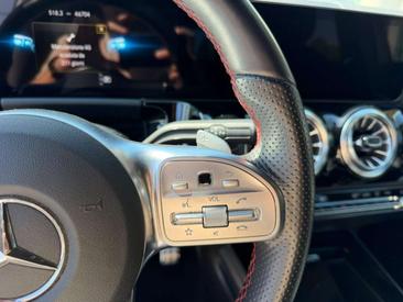 Mercedes GLA 180 Premium — photo 13