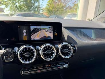Mercedes GLA 180 Premium — photo 17