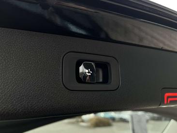 Mercedes Classe E 300 Night Edition — photo 9
