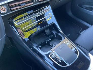 Mercedes EQC 400 — photo 16