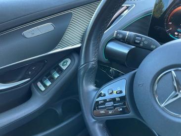 Mercedes EQC 400 — photo 17