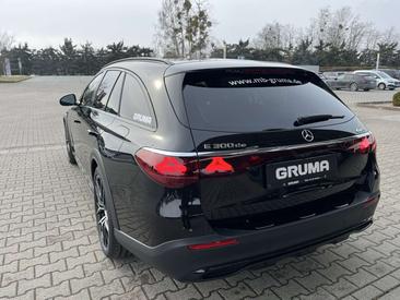 Mercedes Classe E 300 Night Edition — photo 11