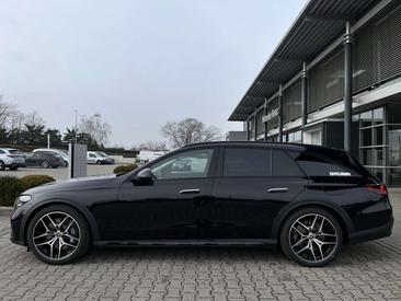 Mercedes Classe E 300 Night Edition — photo 12