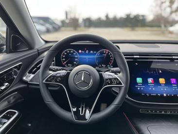 Mercedes Classe E 300 Night Edition — photo 15