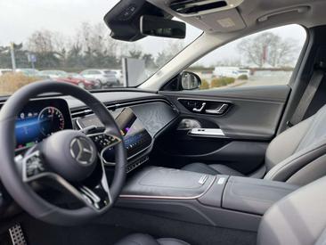Mercedes Classe E 300 Night Edition — photo 17