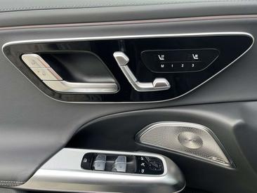 Mercedes Classe E 300 Night Edition — photo 18