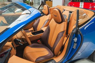 Aston Martin DB11 Volante — photo 6