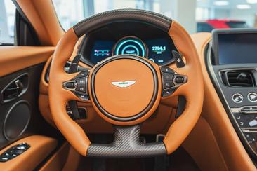 Aston Martin DB11 Volante — photo 8