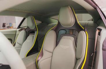 Aston Martin DB12 — photo 7