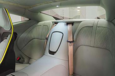 Aston Martin DB12 — photo 10