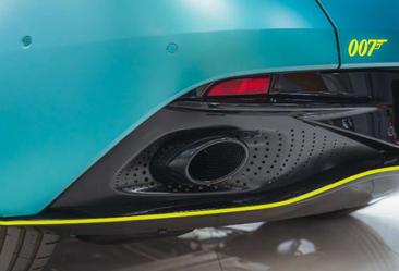 Aston Martin DB12 — photo 12