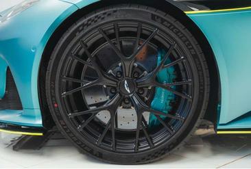 Aston Martin DB12 — photo 13