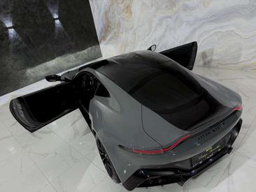 Aston Martin Vantage 4,0 V8 510PS — photo 21