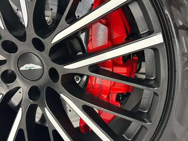 Aston Martin DBX 707 — photo 10