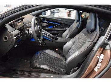 Aston Martin DB12 4.0 V8 — photo 5
