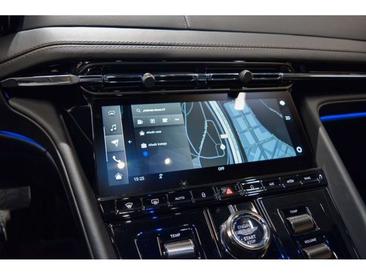 Aston Martin DB12 4.0 V8 — photo 11