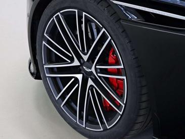 Aston Martin DB12 4.0 V8 — photo 19
