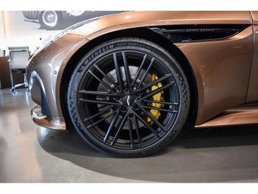 Aston Martin DB12 4.0 V8 — photo 19