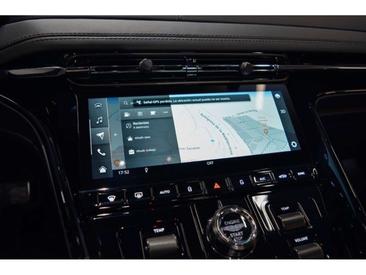 Aston Martin DB12 4.0 V8 — photo 13