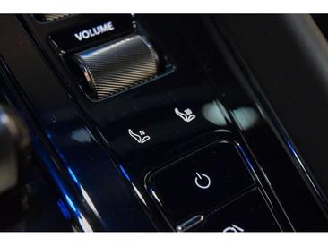 Aston Martin DB12 4.0 V8 — photo 13