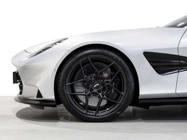 Aston Martin V12 Vanquish — photo 12