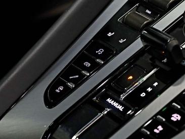 Aston Martin DB12 4.0 V8 — photo 27