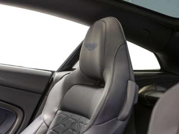 Aston Martin V12 Vanquish — photo 4