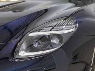 Aston Martin V12 Vanquish — photo 9