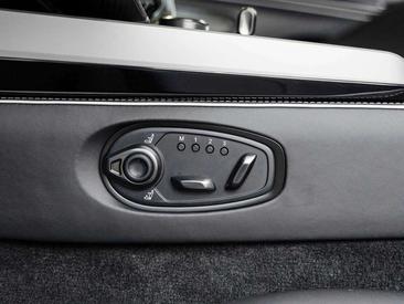 Aston Martin V12 Vanquish — photo 23