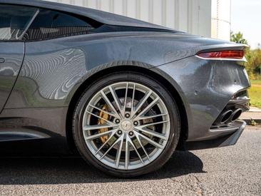 Aston Martin DBS 5.2 V12 — photo 12
