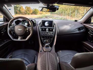 Aston Martin DBS 5.2 V12 — photo 18