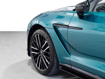 Aston Martin DBX — photo 9