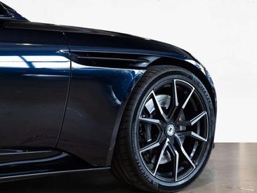 Aston Martin DB11 Coupé V8 — photo 9