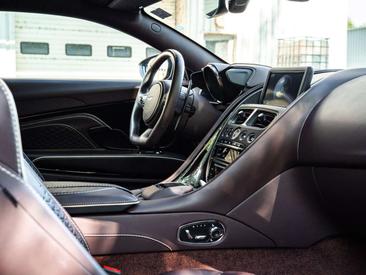 Aston Martin DBS 5.2 V12 — photo 19