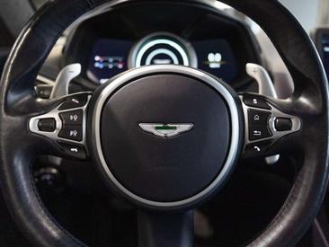 Aston Martin DB11 Coupé V8 — photo 11