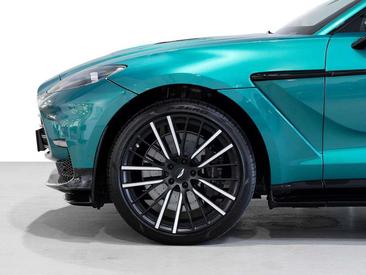 Aston Martin DBX — photo 12