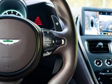 Aston Martin DBS 5.2 V12 — photo 21