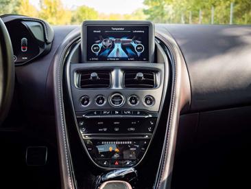 Aston Martin DBS 5.2 V12 — photo 22