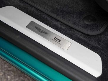 Aston Martin DBX — photo 18