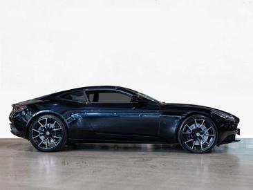 Aston Martin DB11 Coupé V8 — photo 17