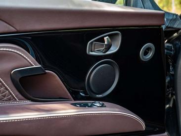 Aston Martin DBS 5.2 V12 — photo 26