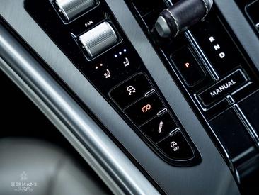 Aston Martin DB12 Coupé 4.0 V8 — photo 28