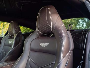 Aston Martin DBS 5.2 V12 — photo 29