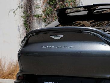 Aston Martin DBX 4.0 V8 Biturbo — photo 11