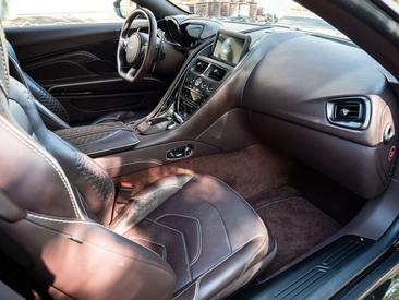 Aston Martin DBS 5.2 V12 — photo 30