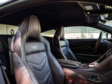 Aston Martin DBS 5.2 V12 — photo 31